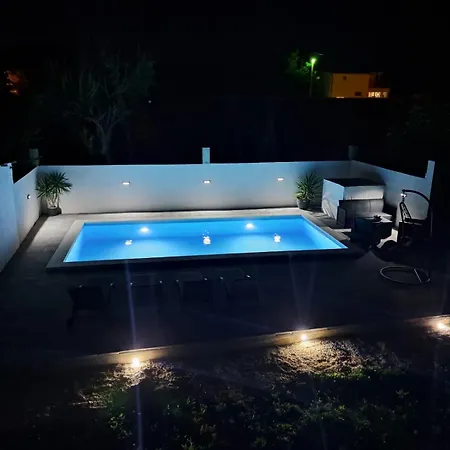 アパート Ruzo Moja