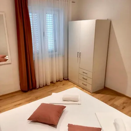 Ruzo Moja アパート