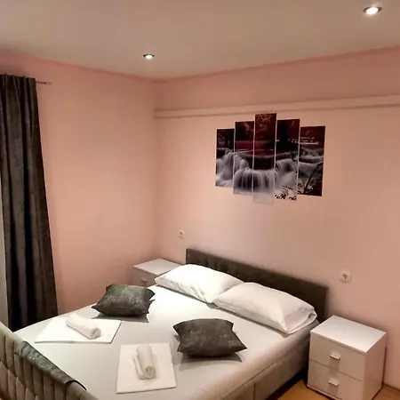 Ruzo Moja アパート *