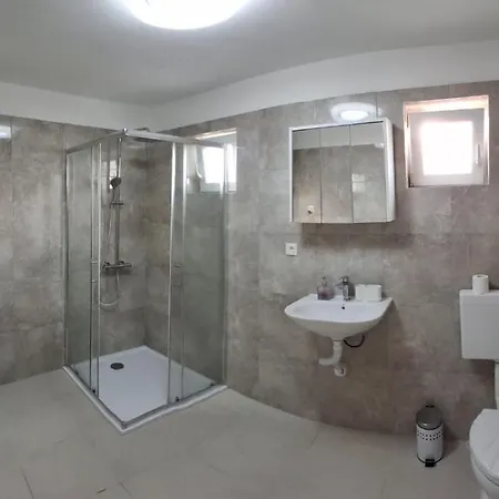 Ruzo Moja アパート *