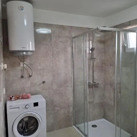 Ruzo Moja アパート ザダル