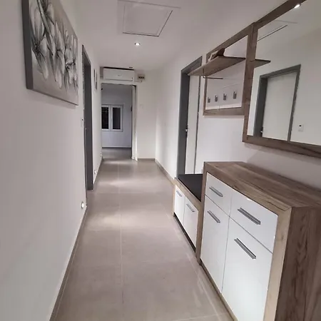 Ruzo Moja Apartment