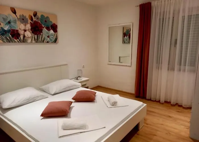 Apartament Ruzo Moja *