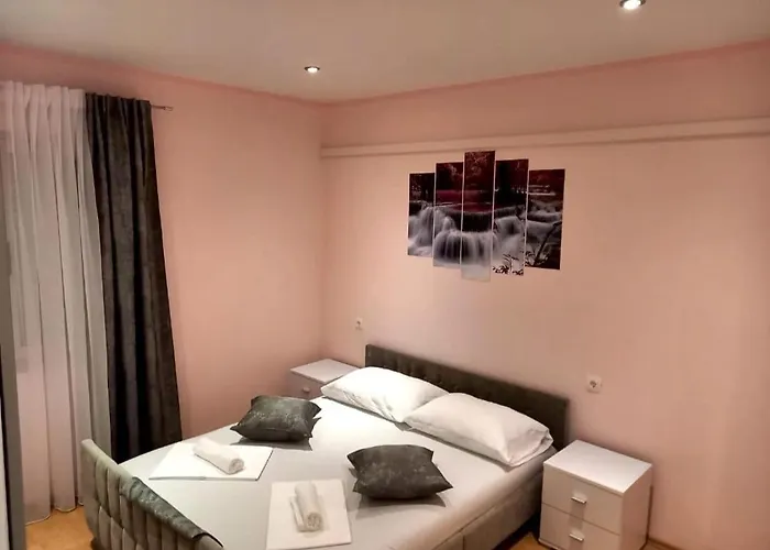 Ruzo Moja Apartament *